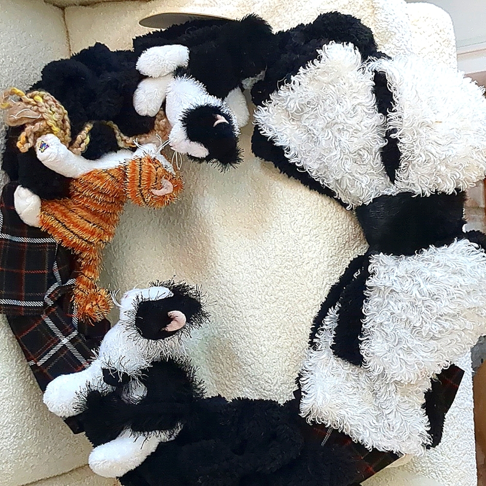 Kitty cat wreath. Faux fur, flannel, curly wool like faux fur. Brand new.
